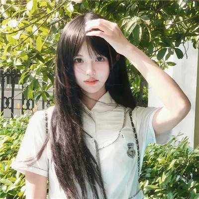 公园里的女孩